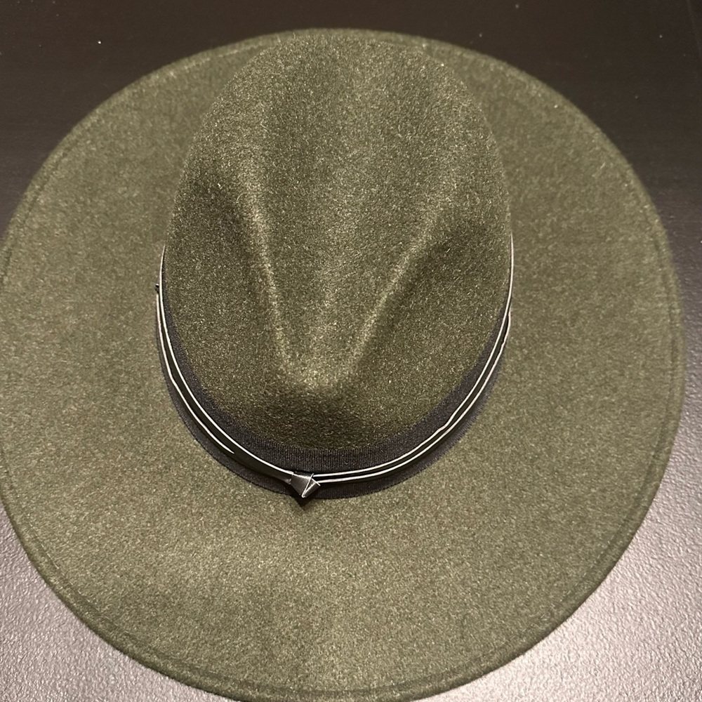 NWOT Vince Camuto hat